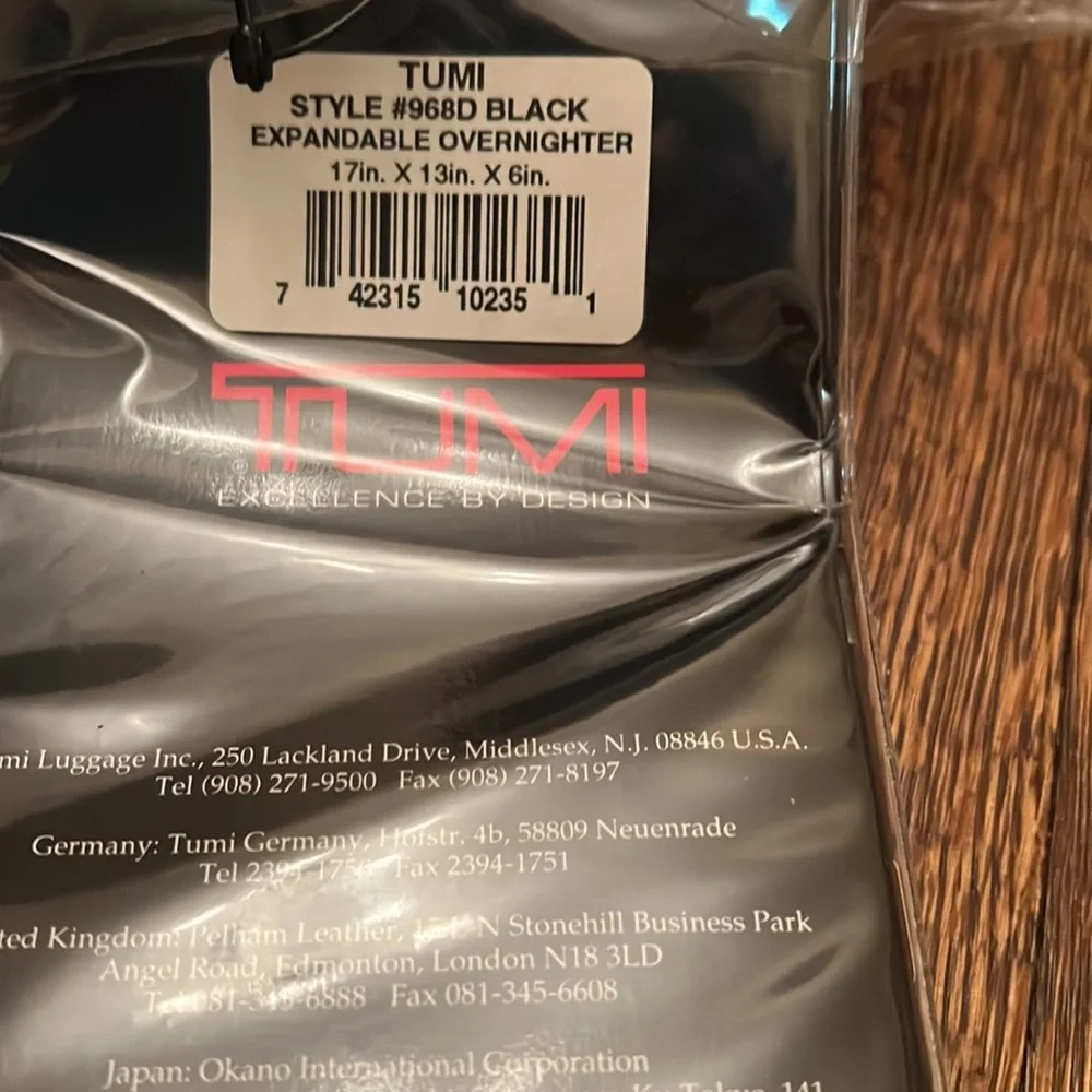 NWT 🎉 HP 🎉mint condition vintage TUMI expandable overnighter black leather bag